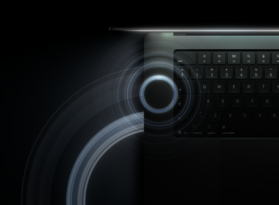 MacBook Pro mit PROLED XDR Display, geöffnet, Farbe Space Schwarz, Tastatur wird vom Display beleuchtet, Kreise, die Schallwellen darstellen, gehen von oben und der linken Seite des Laptopgehäuses aus